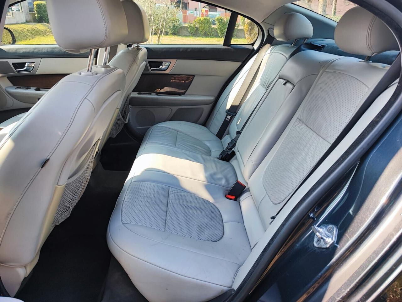 Jaguar XF 2.7D V6 luxury premium tetto panoramico