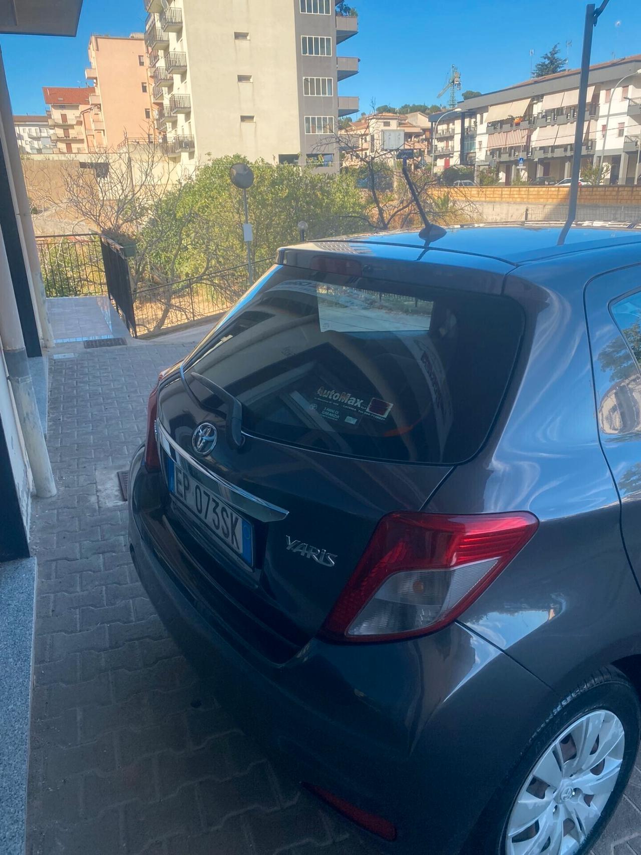 Toyota Yaris 1.4 D-4D 5 porte Lounge passaggio incluso