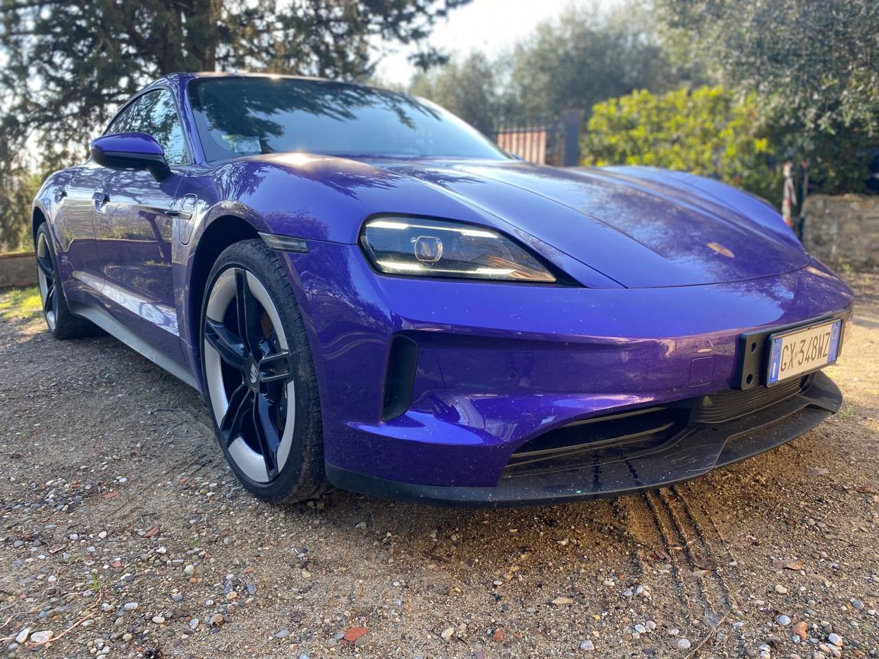 Porsche Taycan anno 2024 km 5400 ! Noleggio lungo termine