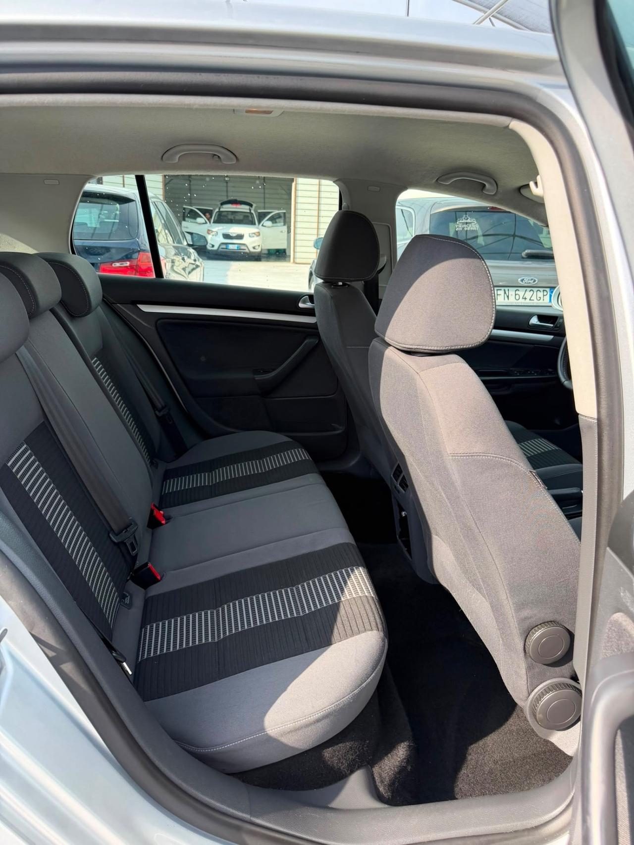 Volkswagen Golf 1.6 5p. Comfortline