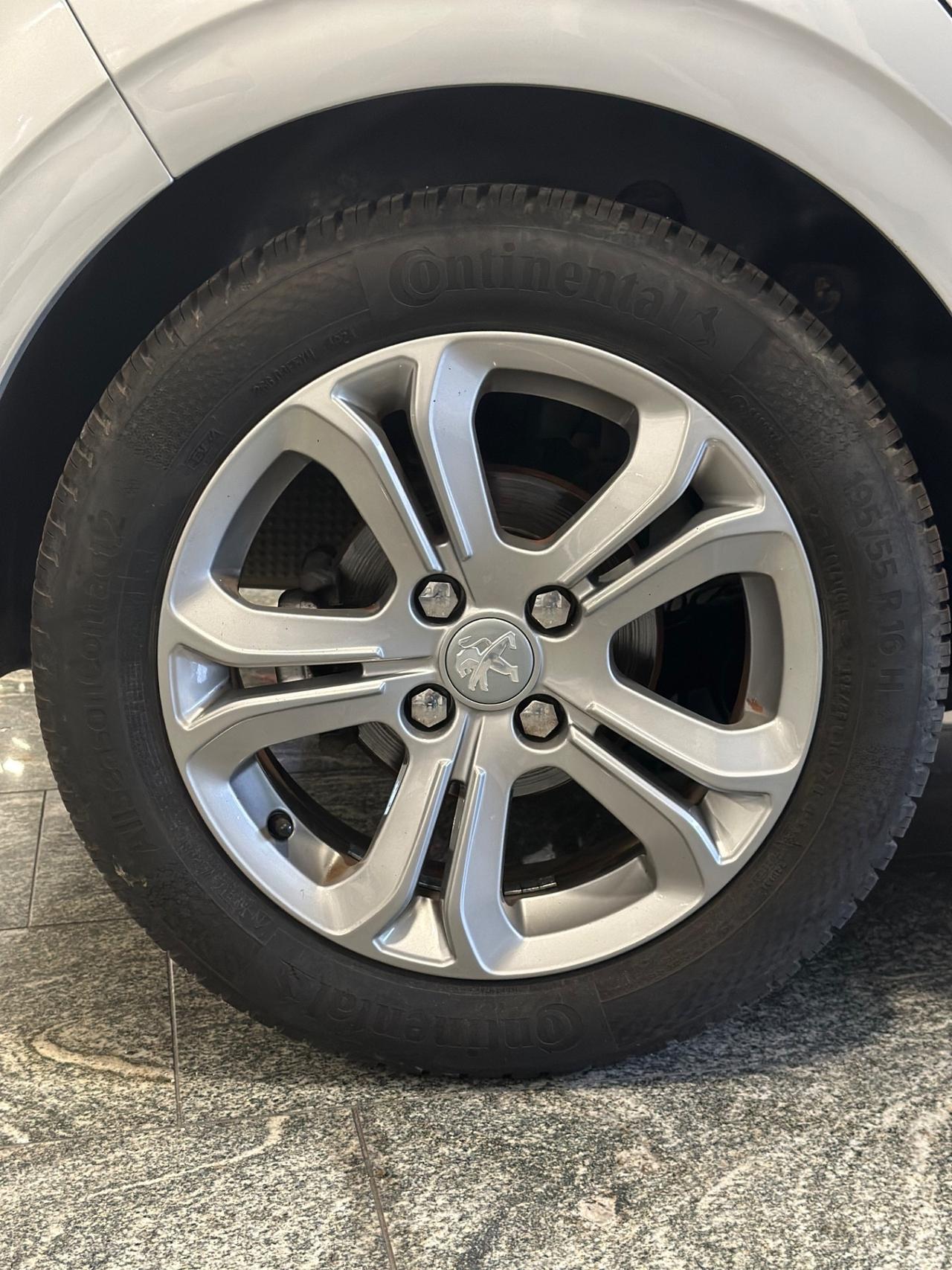 Peugeot 208 1.6 e-HDi 92 CV Stop&Start 5 porte Allure