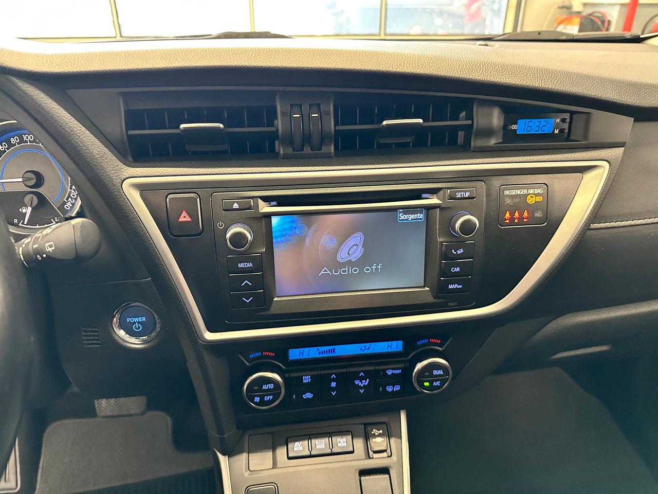 Toyota Auris 5p 1.8h Lounge