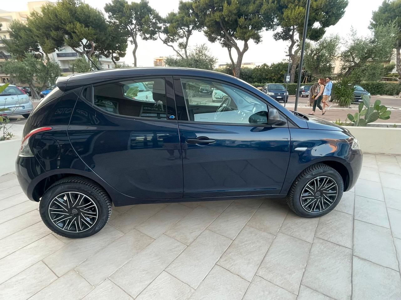 Lancia Ypsilon 0.9 TwinAir 85 CV 5 porte Metano Ecochic Elefant.Blu