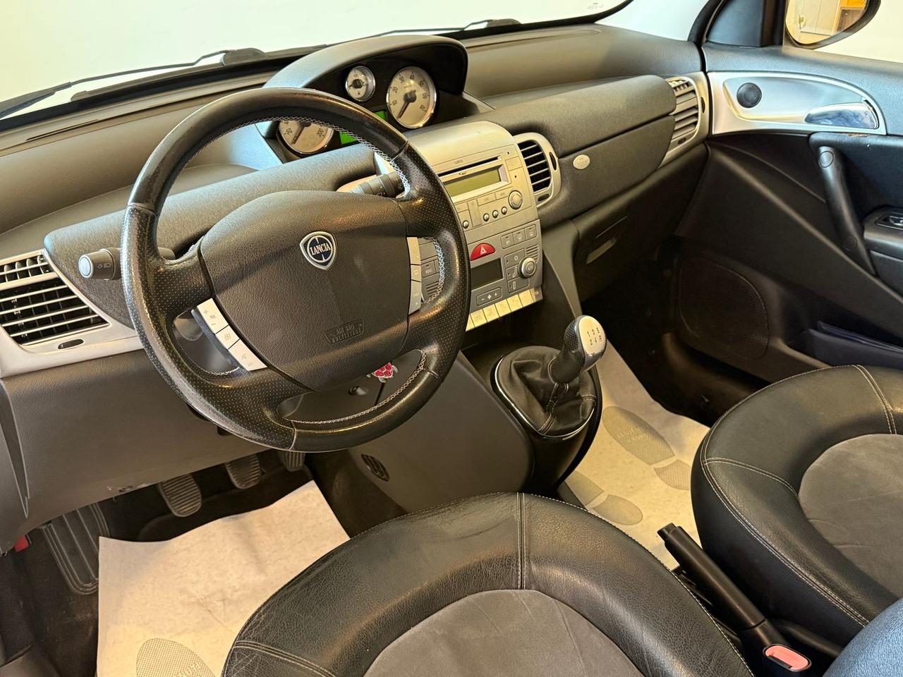 Lancia Ypsilon 1.3 Multijet MOMO DESIGN #6542