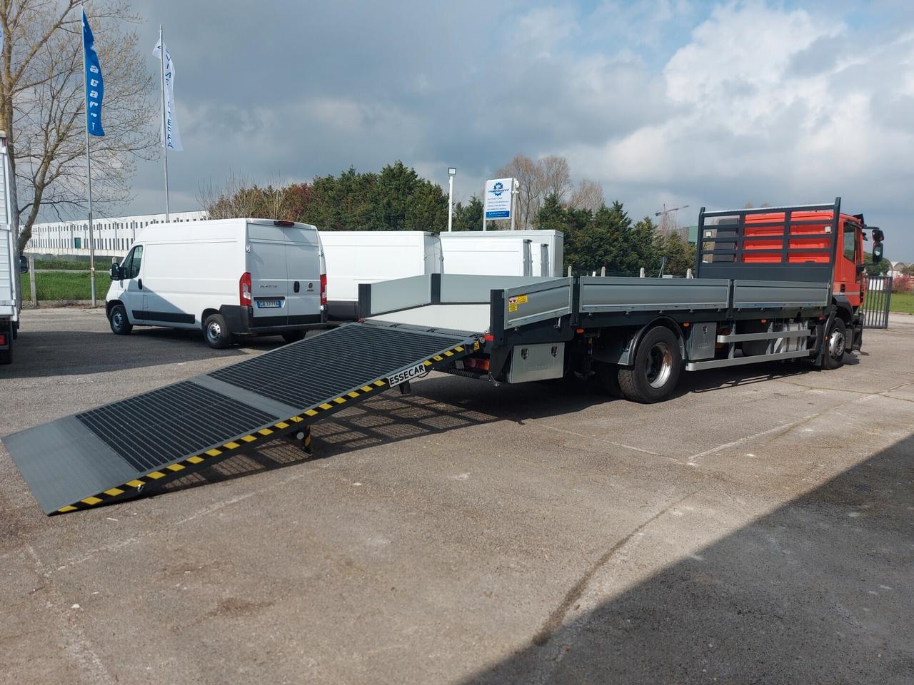 IVECO STRALIS AD190S31FP-CM PIANALE CON RAMPE E VERICELLO DI NUOVA COSTRUZIONE