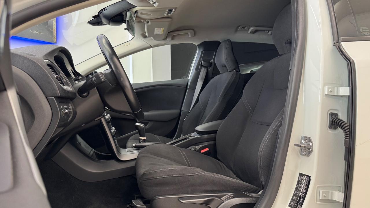 Volvo V40 D2 Momentum 2.0 120 Cv-2016