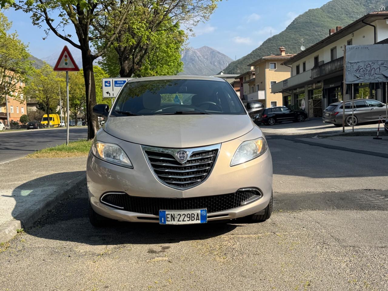 Lancia Ypsilon 1.2 69 CV 5 porte OK NEOPATENTATI