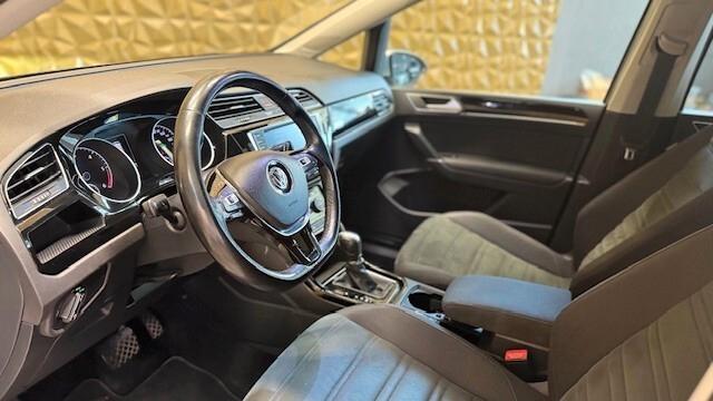 Volkswagen Touran 2.0 TDI 150 CV SCR DSG Executive BlueMotion Tech. 7 POSTI