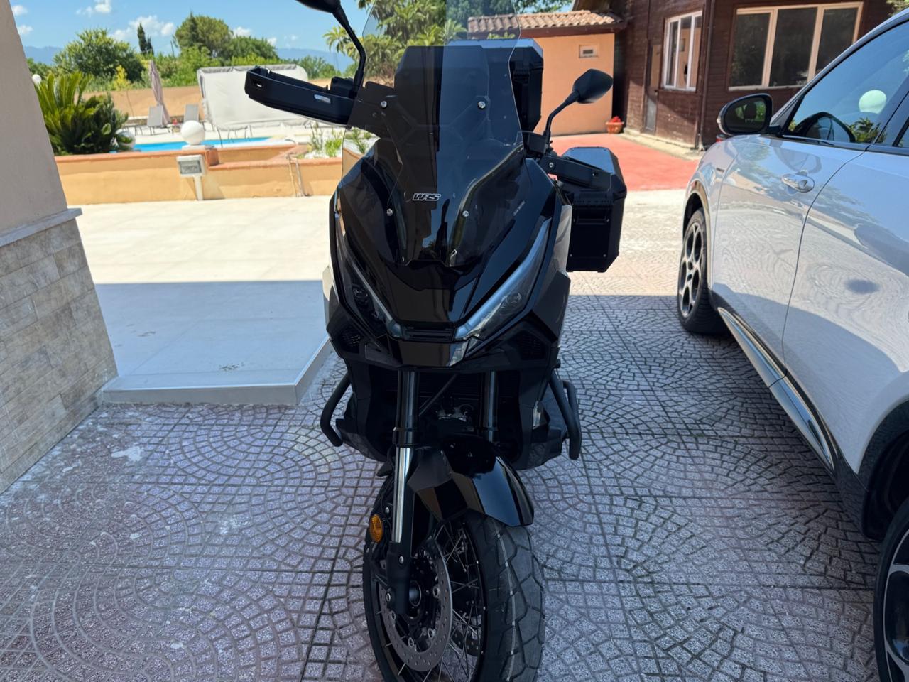 Honda X-ADV 750 nuovo TRIS DI VALIGIE