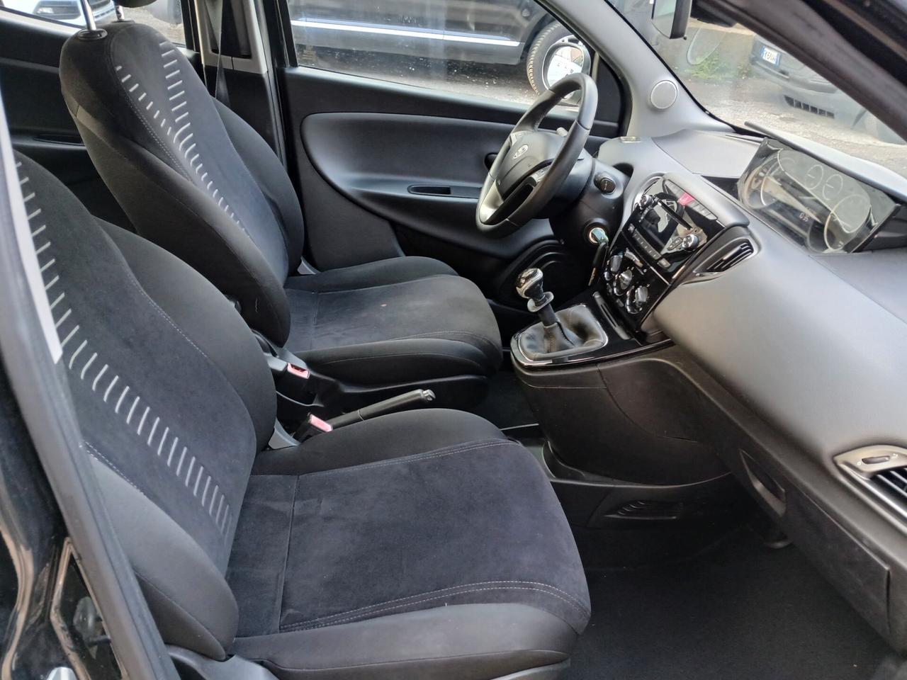 Lancia Ypsilon 1.2 69 CV Unyca*EURO5*NEOPATENTATI