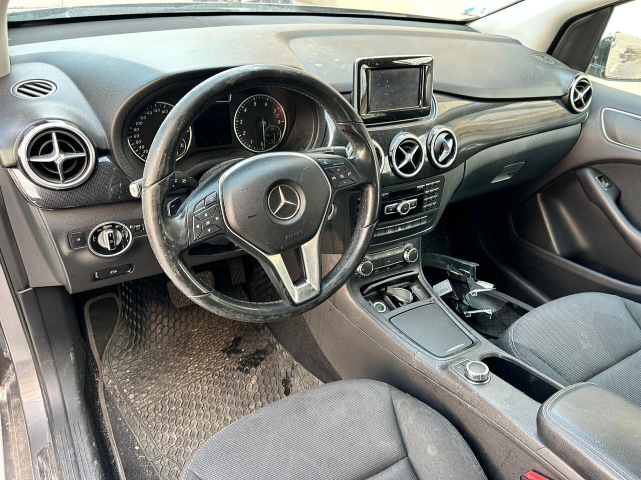 Mercedes-benz B 200 NGD - 2014 Incidentata