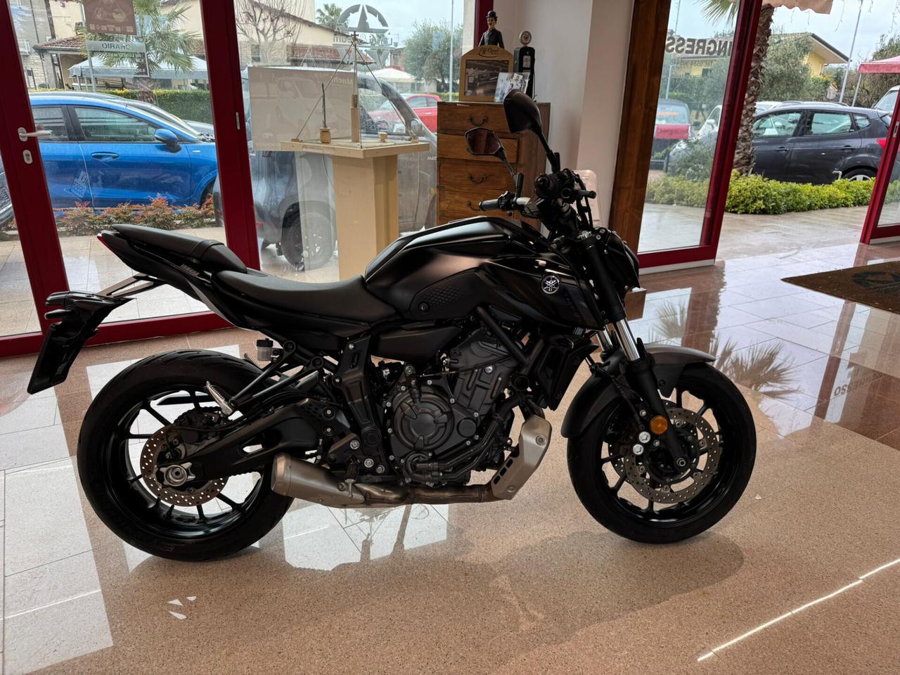 YAMAHA MT07 KM: 4.800