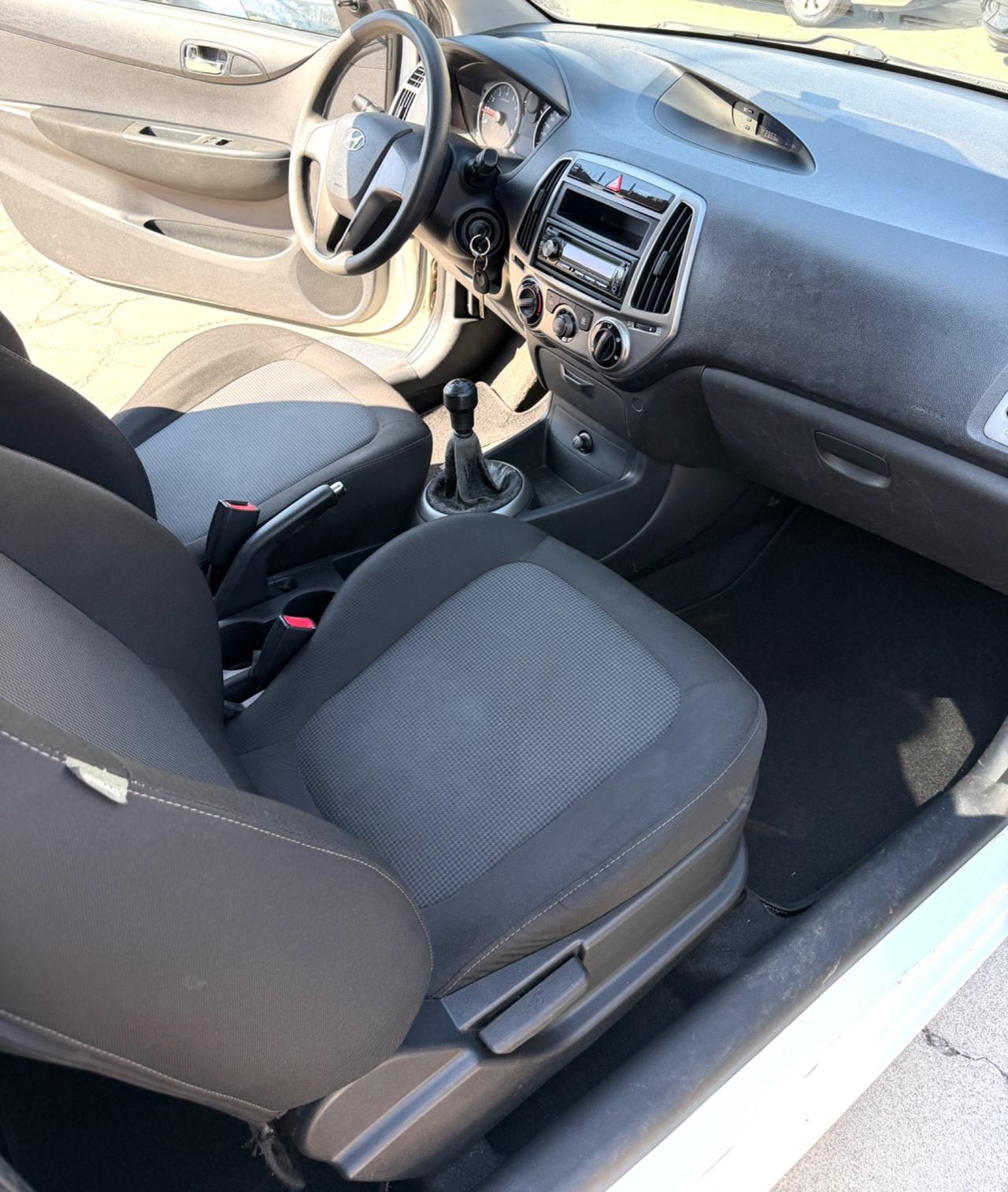 Hyundai i20 1.2 Benz 85CV 3p. Sound Edition