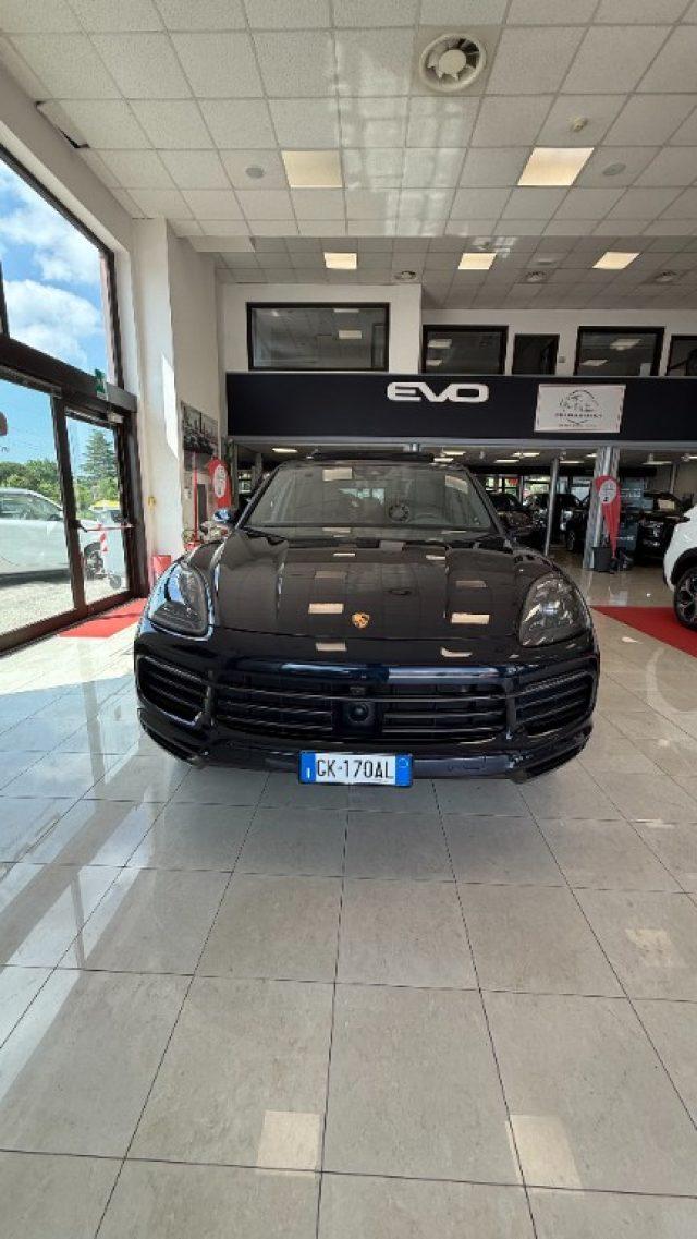 PORSCHE Cayenne 3.0 V6 E-Hybrid Platinum Edition