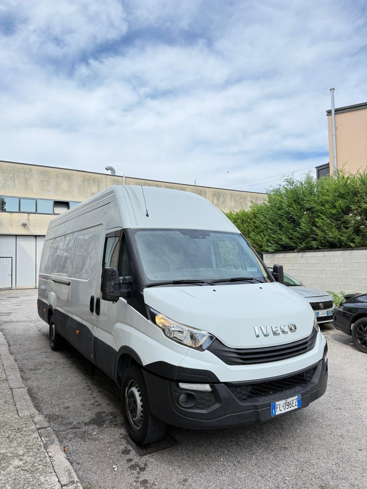 Iveco Daily 33S11V 2.3 HPT PM-SL-TM Furgone