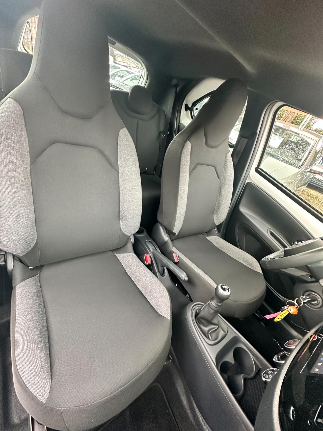 Toyota Aygo X 1.0 VVT-i 72 CV 5 porte Active CRUISE APPLE CAR PLAY MULTIFUNZIONE RE-CAMERA