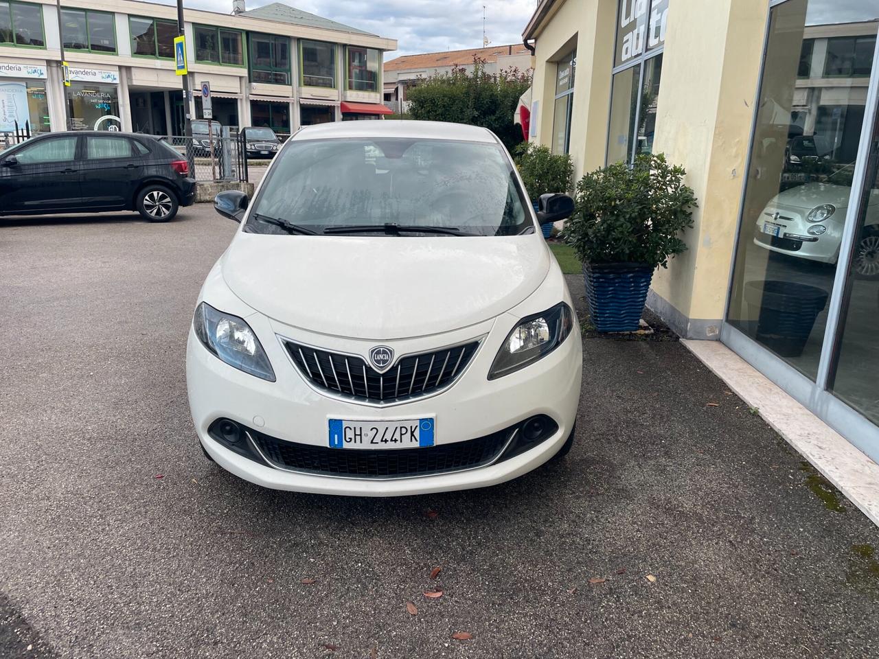 Lancia Ypsilon 1.0 FireFly 5 porte S&S Hybrid Ecochic Silver