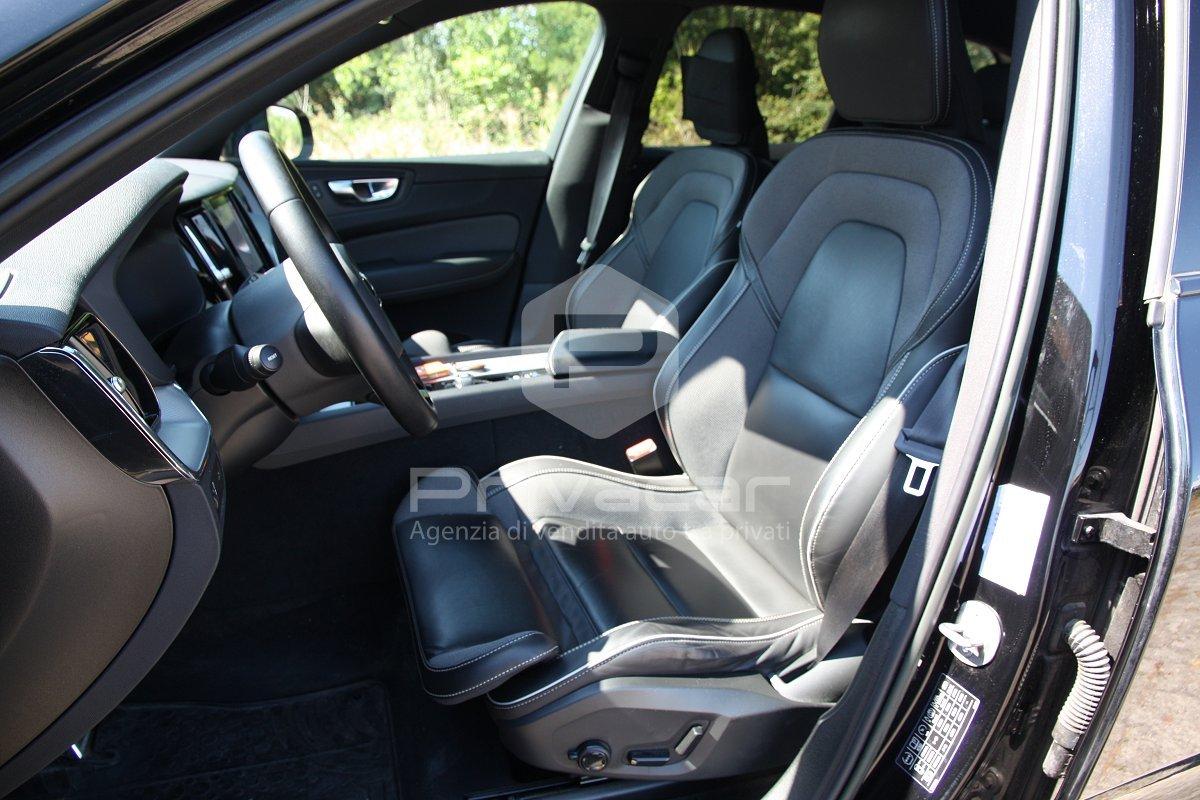 VOLVO XC60 B4 (d) AWD automatico Plus Dark
