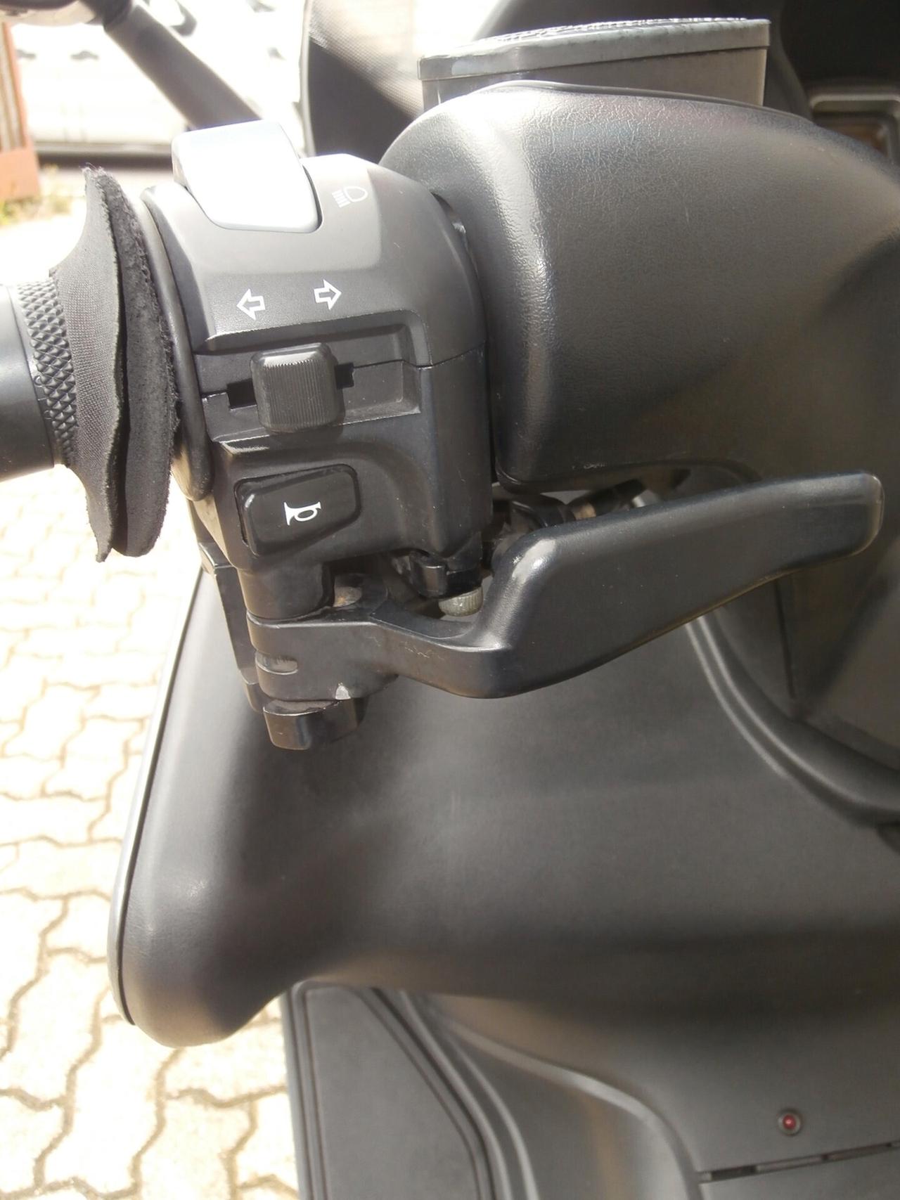Yamaha T Max T-Max 500 (2004 - 07) passaggio incluso.