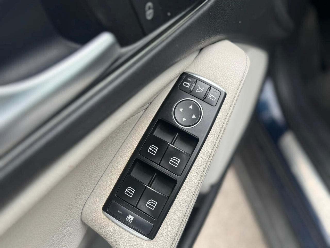 Mercedes-Benz GLA 200d SPORT AUTOMRETROCAMCARPLAY