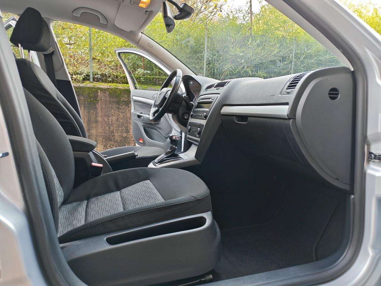 Skoda Octavia 1.6 TDI 105cv DSG / 78.000km / Unipro