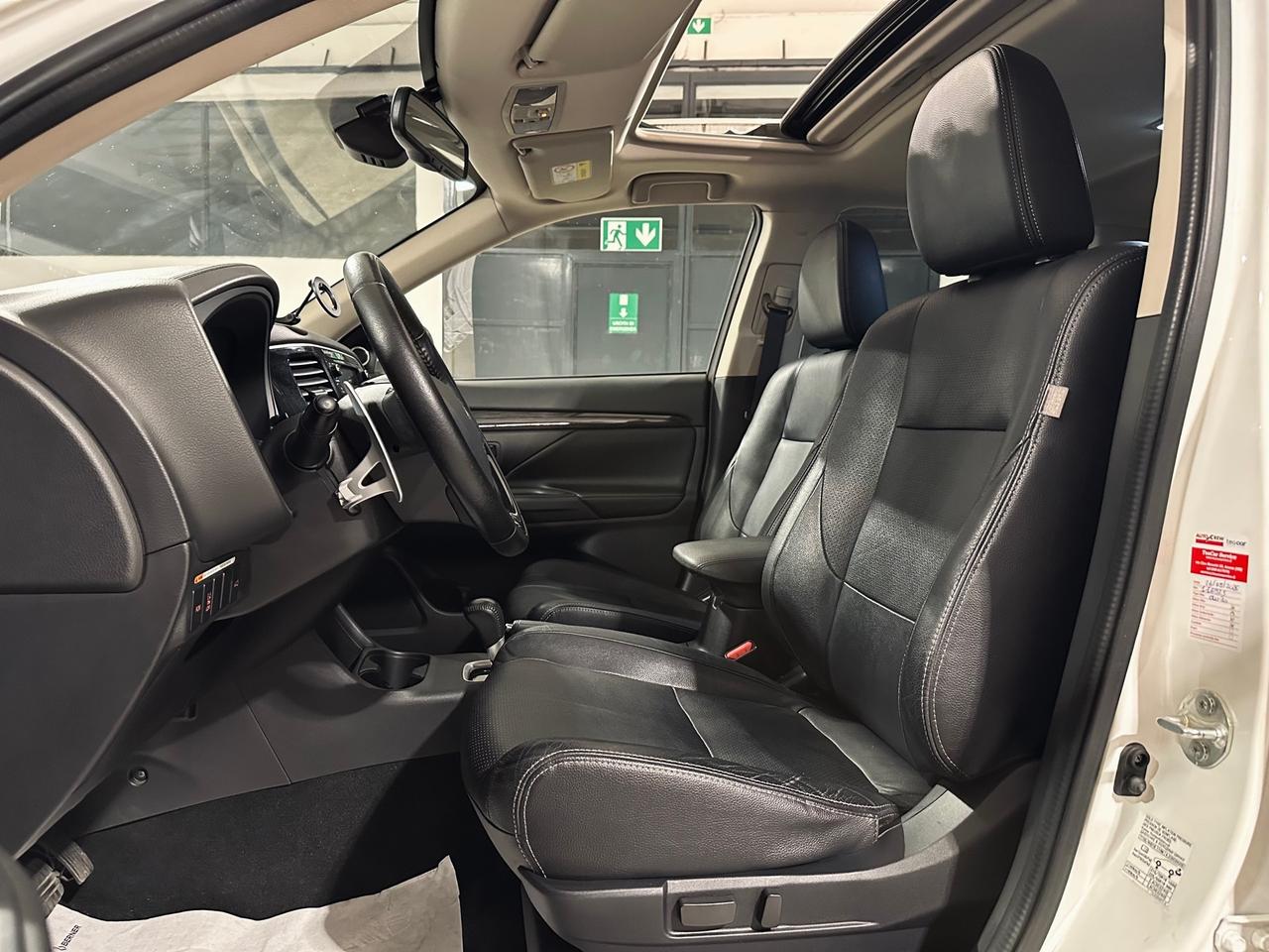 Mitsubishi Outlander 2.2 DI-D 4WD Instyle 7 POSTI-TETTO-TAGLIANDI UFFICIALI