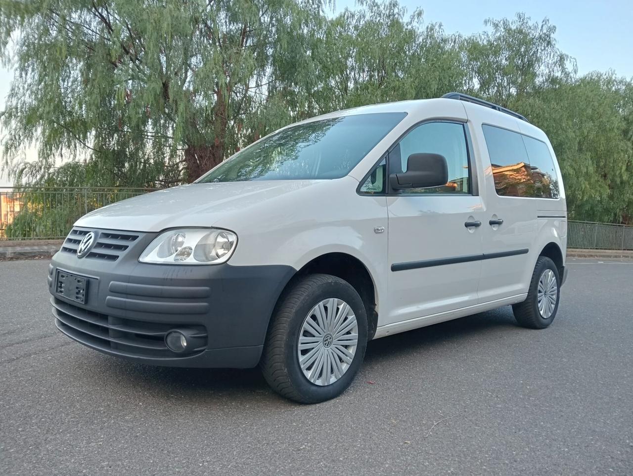 Volkswagen Caddy Pianale ribassato con rampa disabili in carrozzina