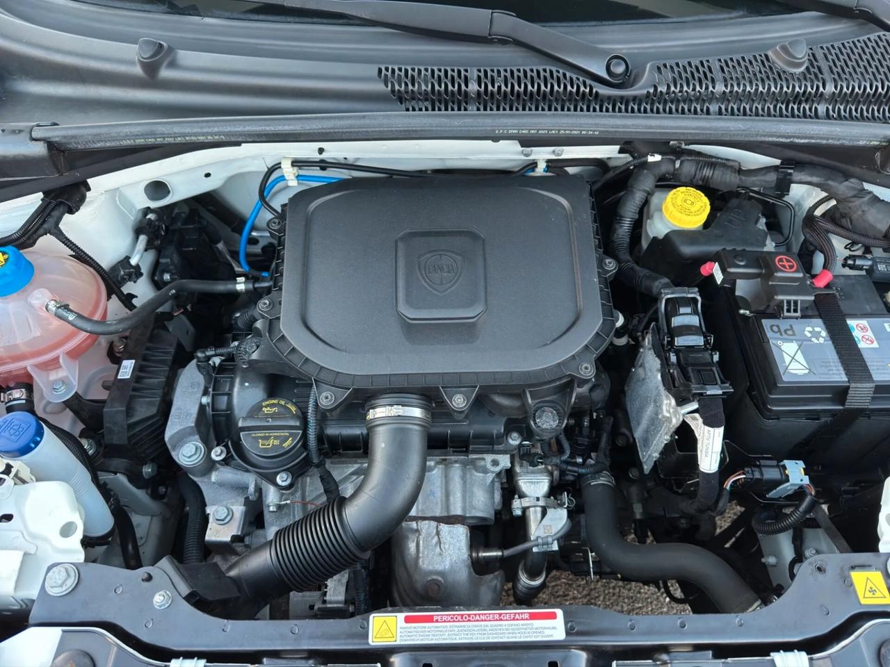 Lancia Ypsilon 1.0 FireFly 5 porte S&S Hybrid Ecochic Silver - 10.000 Km !!