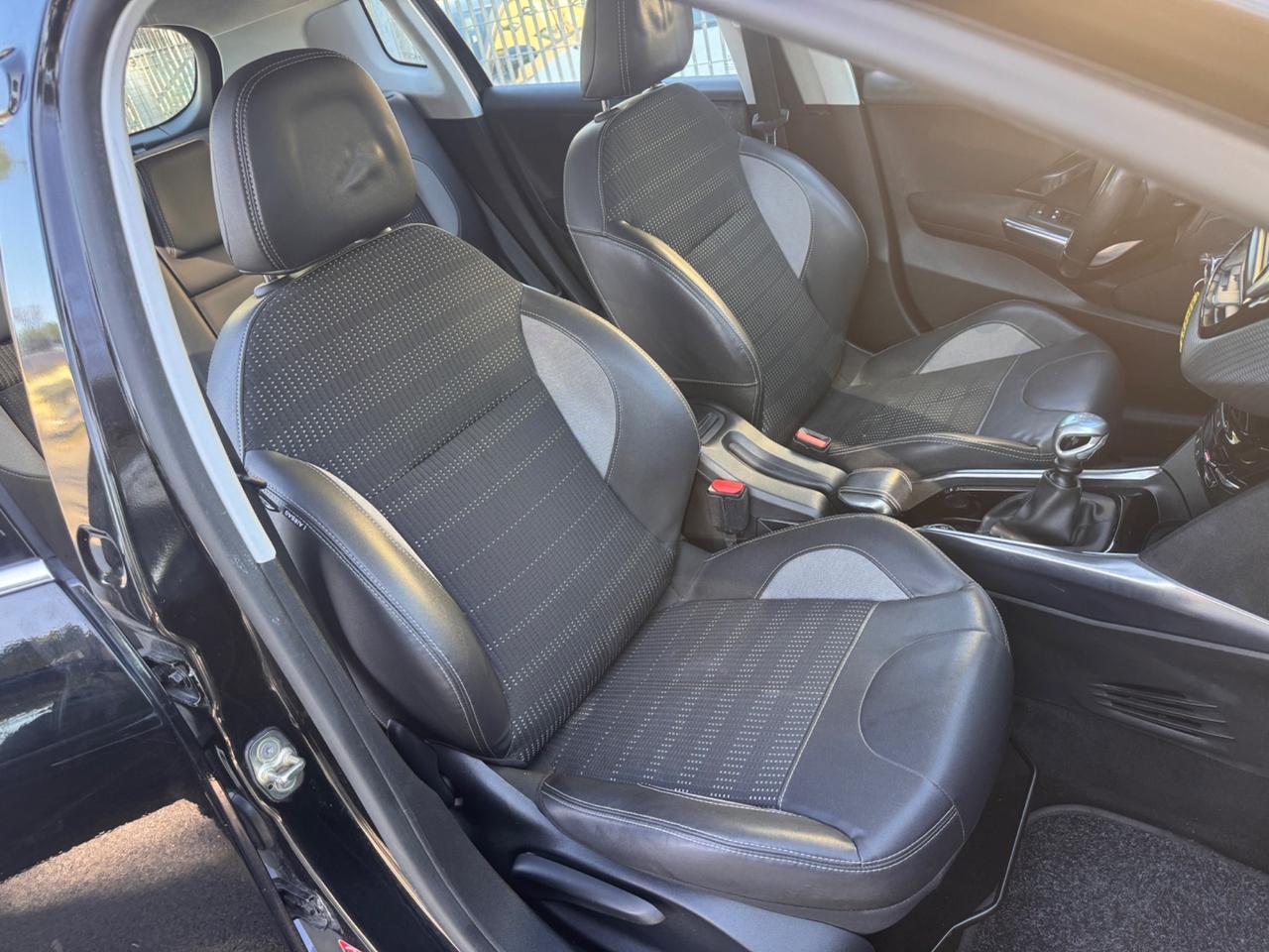 Peugeot 2008 1.6 e-HDi 115 CV neopaten garanzia 12 m