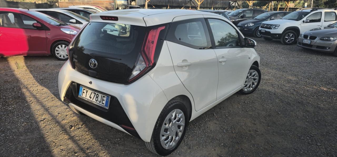 Toyota Aygo Connect 1.0 VVT-i 72 CV 5 porte x-clusiv