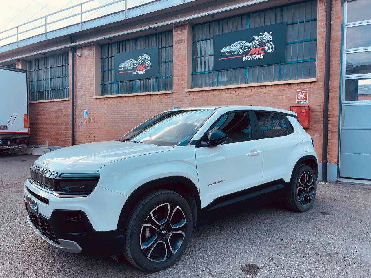 Jeep Avenger 1.2 Turbo Summit – 12/2024 – 15.000 km – Pari al nuovo – Garanzia Jeep