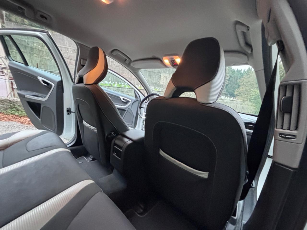 Volvo V60 D3 R-design Kinetic