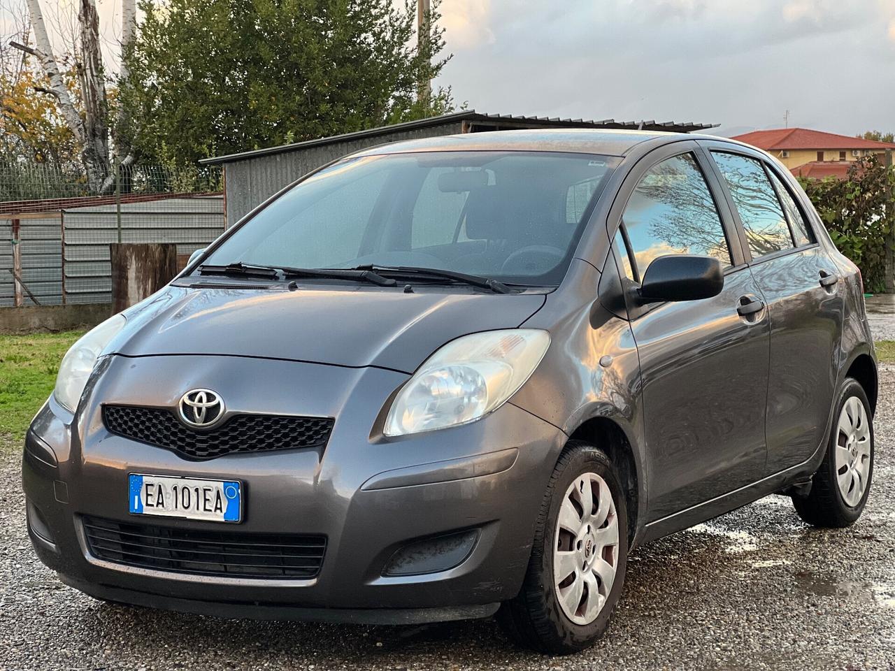 Toyota Yaris 1.0 5 porte