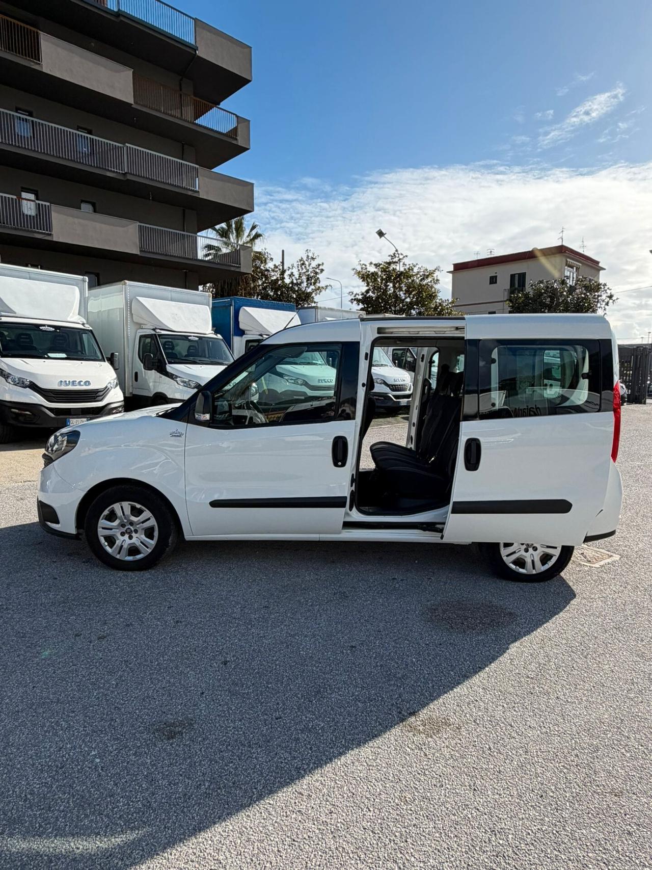 FIAT DOBLO' 1.6 AUTOCARRO 5 POSTI 2022