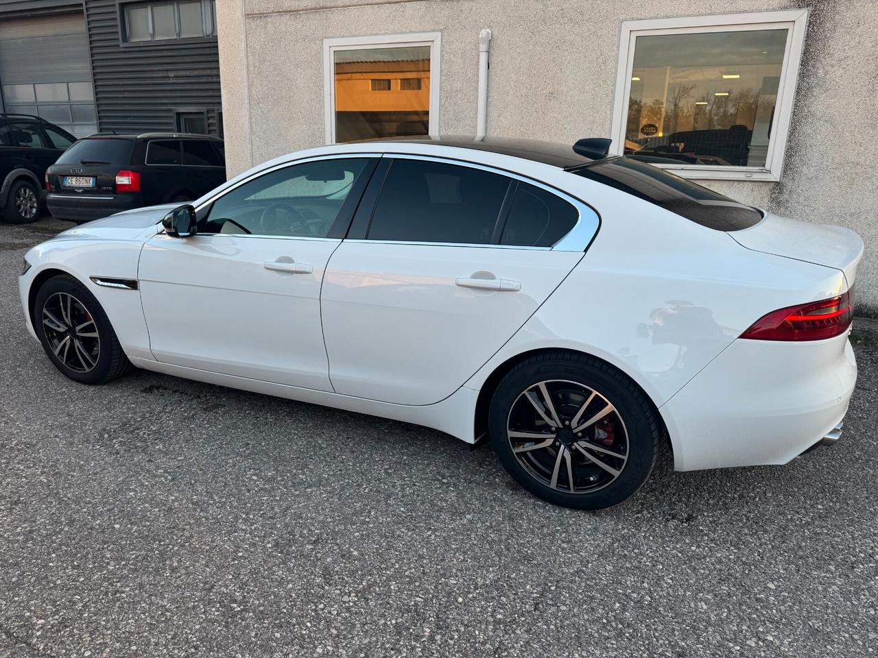 Jaguar XE 2.0 D 180 CV aut. Pure