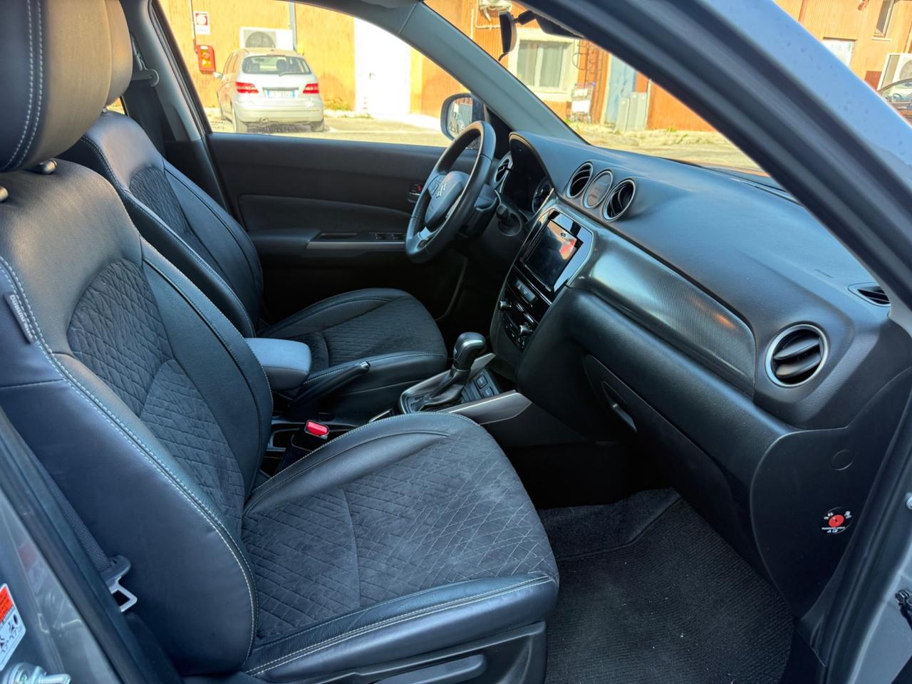 Suzuki Vitara 1.5 140V Hybrid A/T Starview