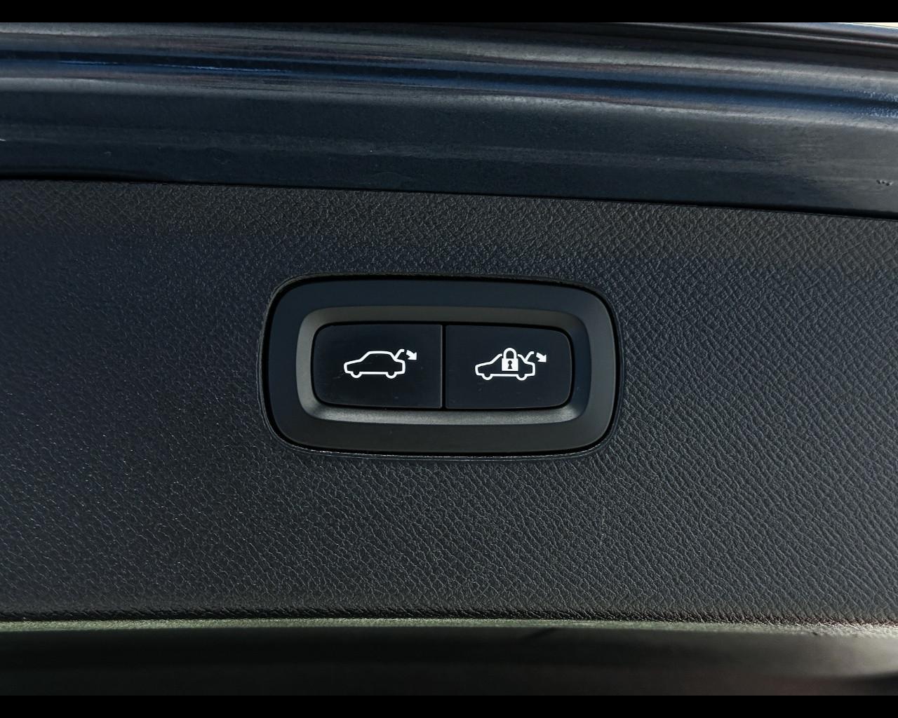 VOLVO XC90 (2014-->) - XC90 B5 (d) AWD automatico 7 posti Core
