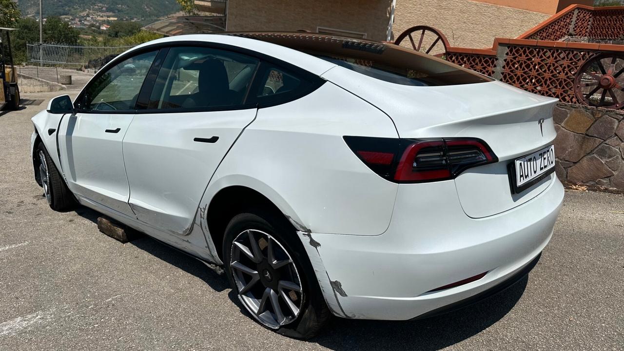 Tesla Model 3 RWD (incidentata)
