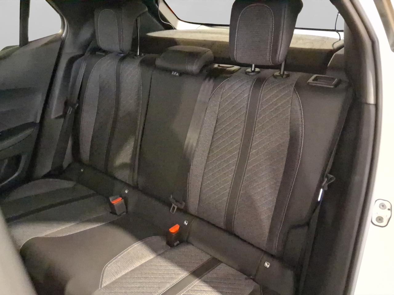 Peugeot 2008 PureTech 100 S&S Allure