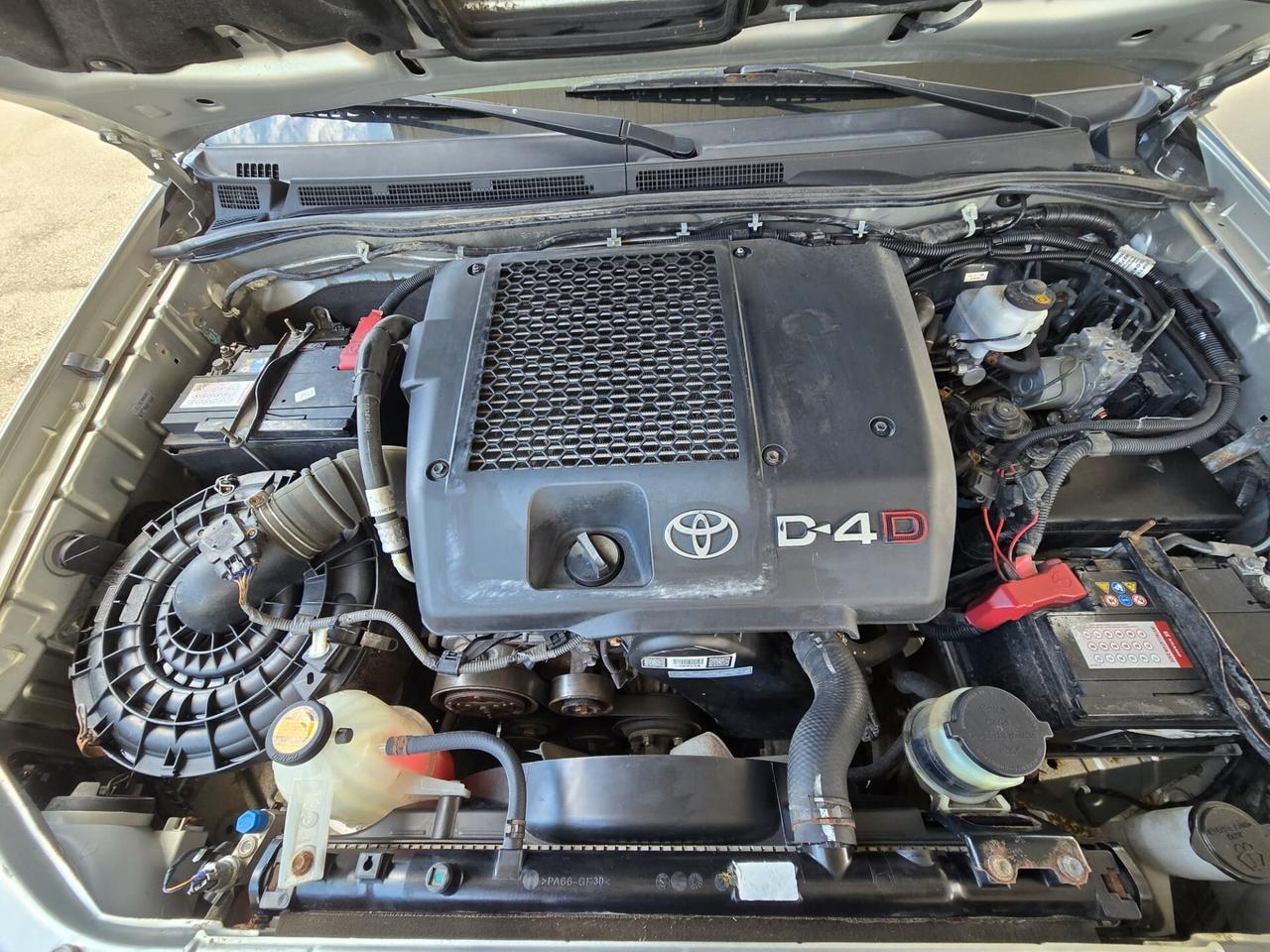 Toyota Hilux 3.0 D-4D 4WD 4p. Doub. Cab SR+