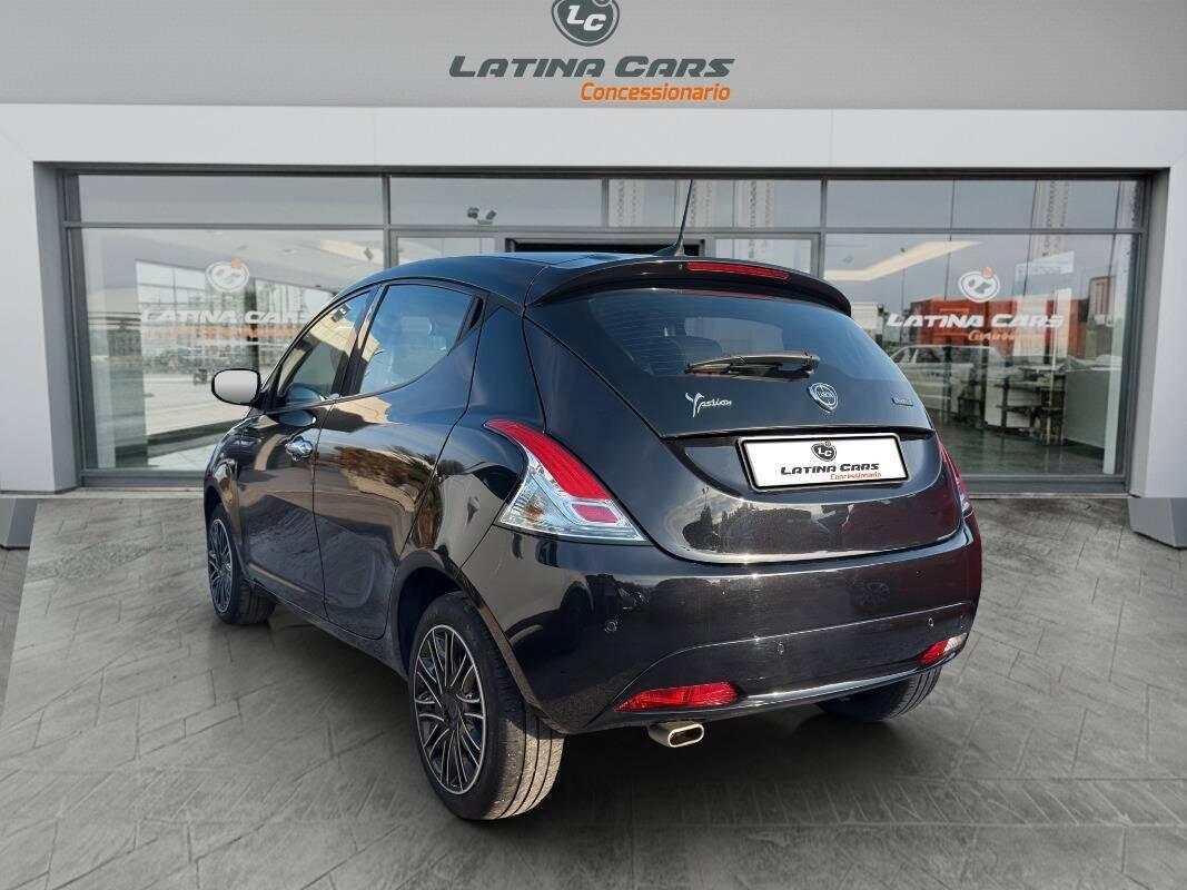 Lancia Ypsilon III 1.0 firefly hybrid Gold s&s 70cv con CarPlay