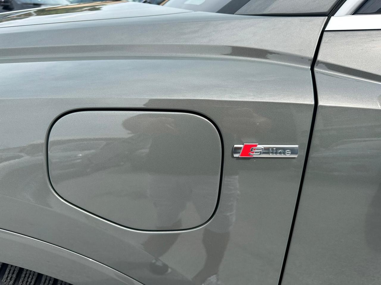 Audi Q3 45 TFSI e S tronic Identity Black