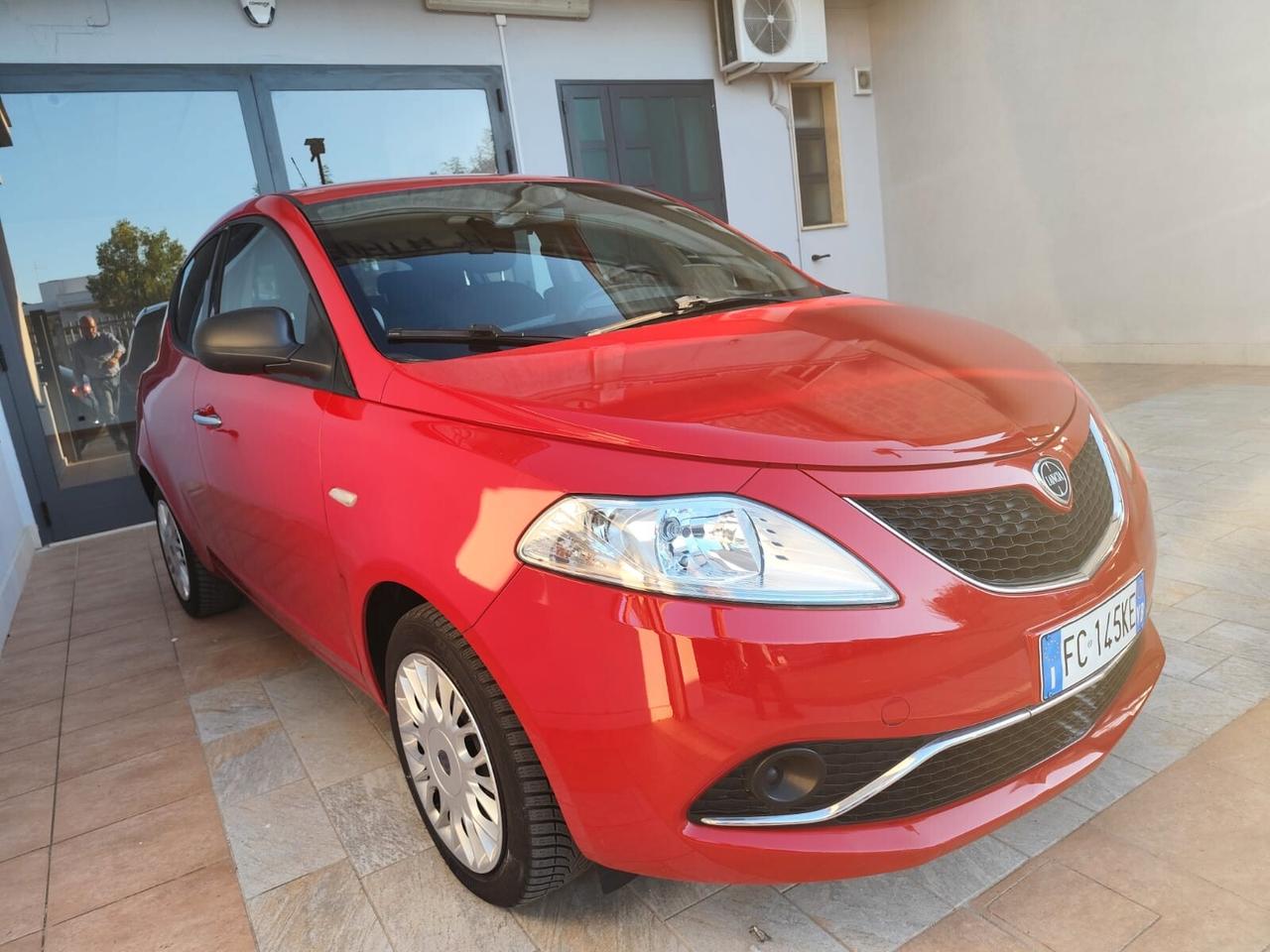 Lancia Ypsilon 1.2 69 CV 5 porte Silver