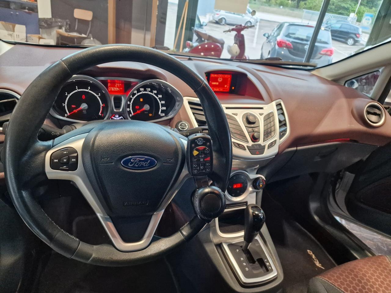 Ford Fiesta 1.4 b, AUTOMATICO GUIDABILE DA DISABILI.