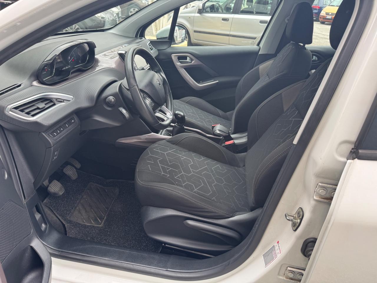 Peugeot 2008 1.6 e-HDi 92 CV 2015