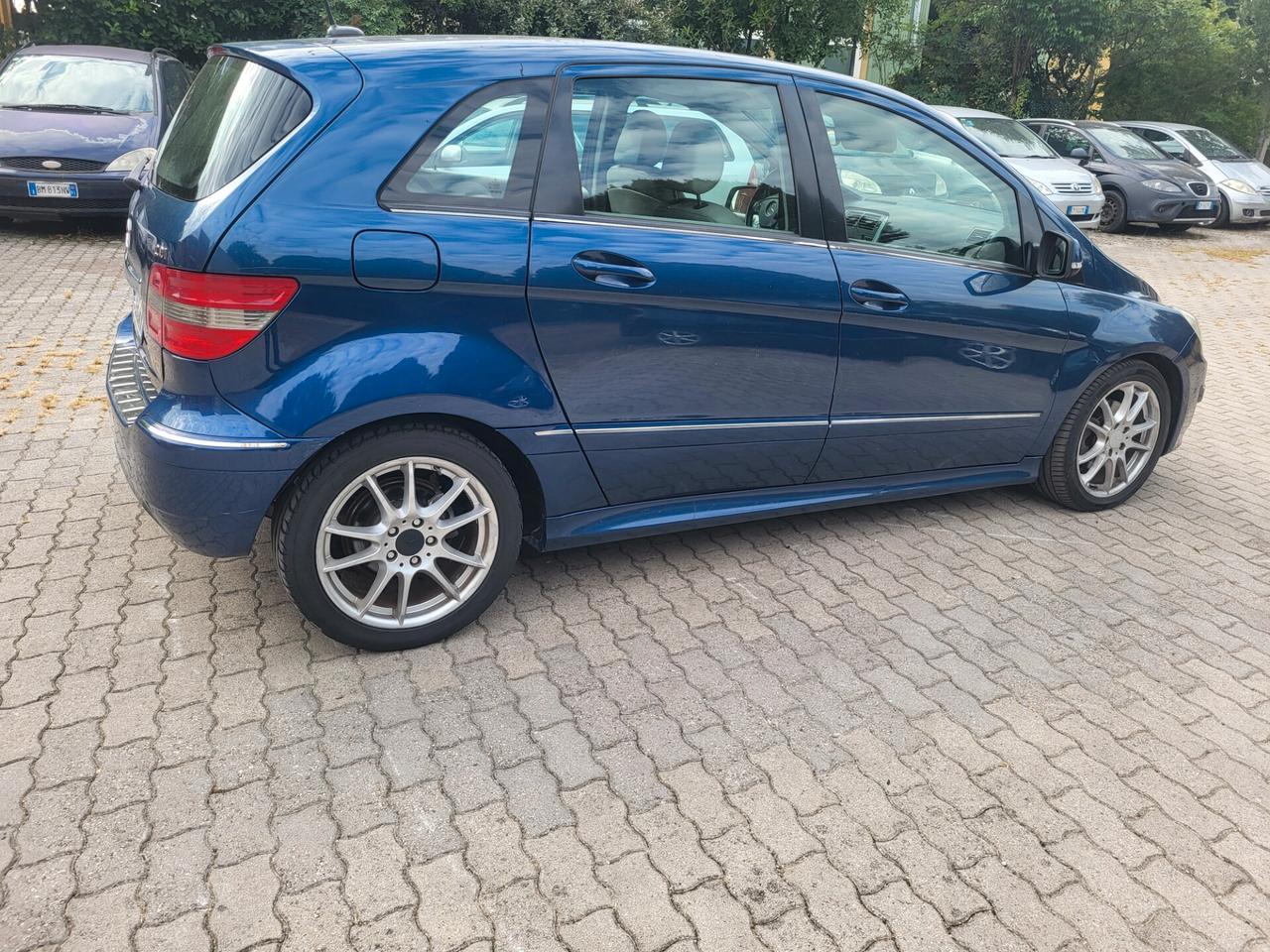 Mercedes-benz B 200