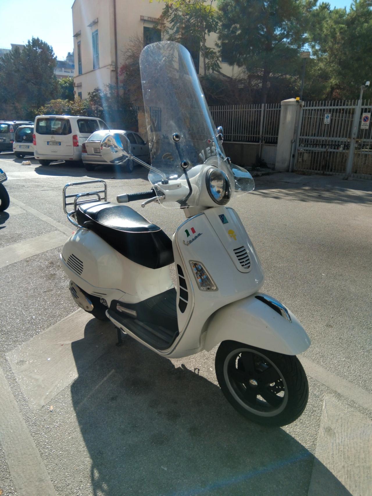 PIAGGIO VESPA GTS 300 COME NUOVA