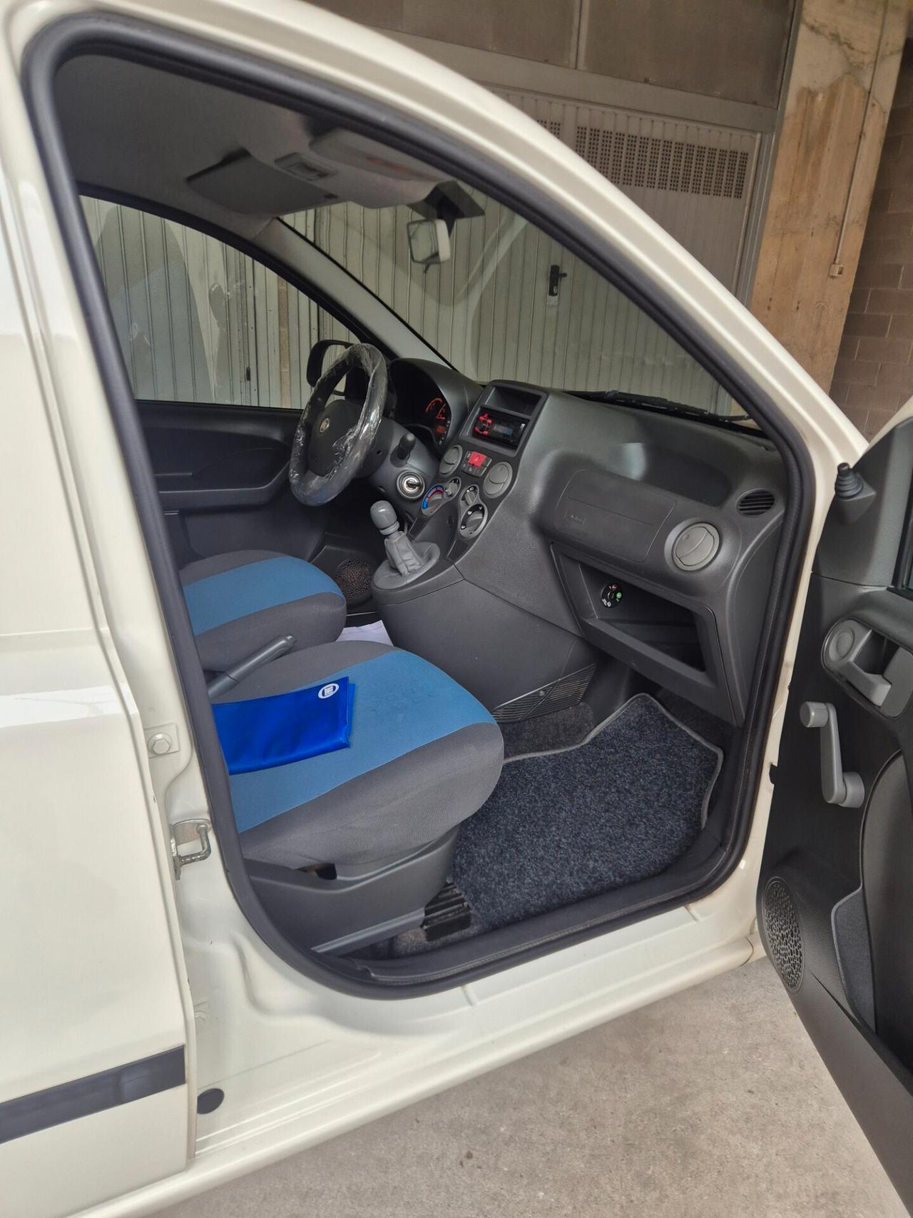 Fiat Panda 1.2 benzina euro 5 neo patentati