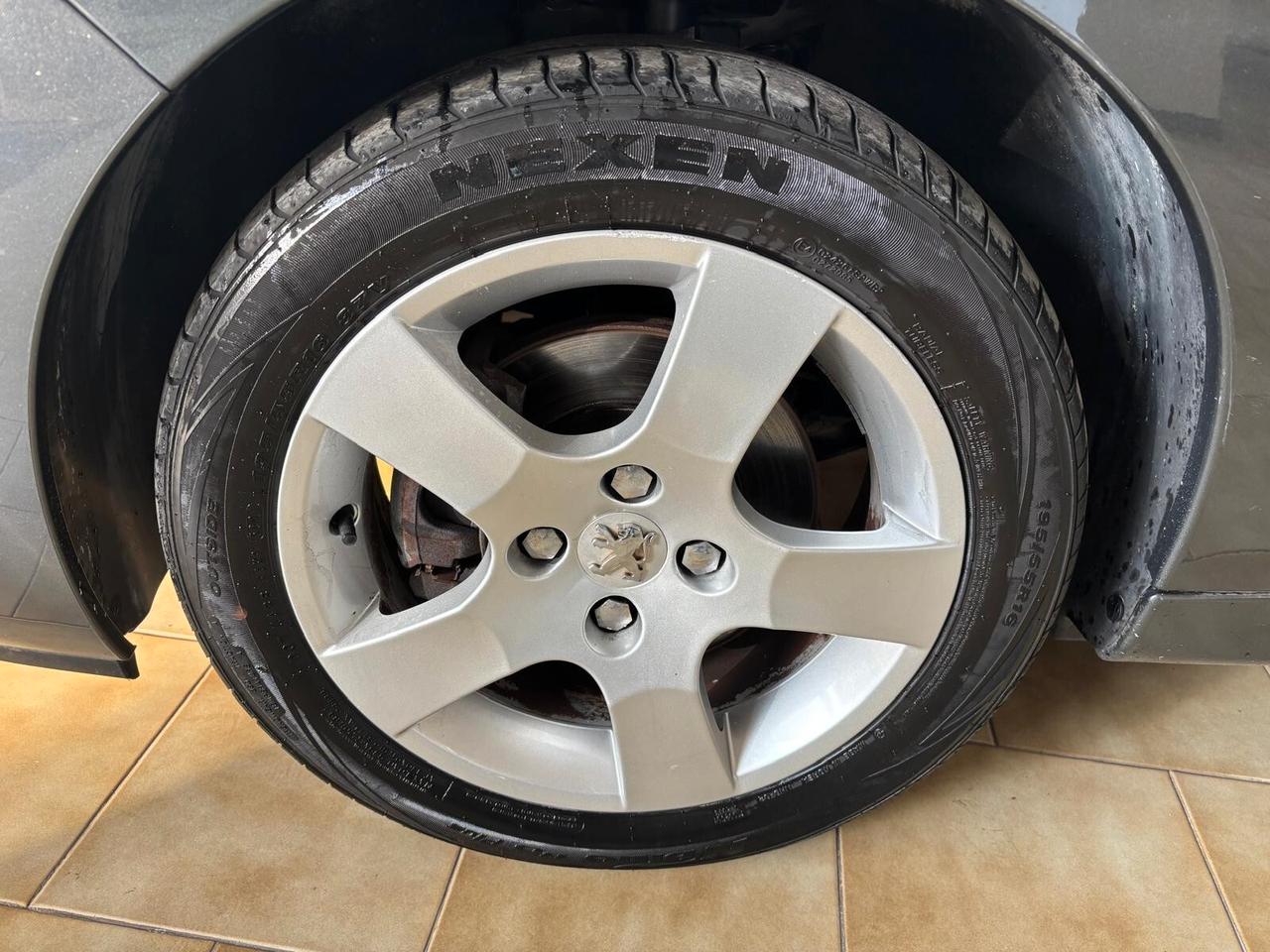 PEUGEOT 207 ANNO 2012 DS 1.6 ADATTA NEOPATENTATI KM 173 MILA