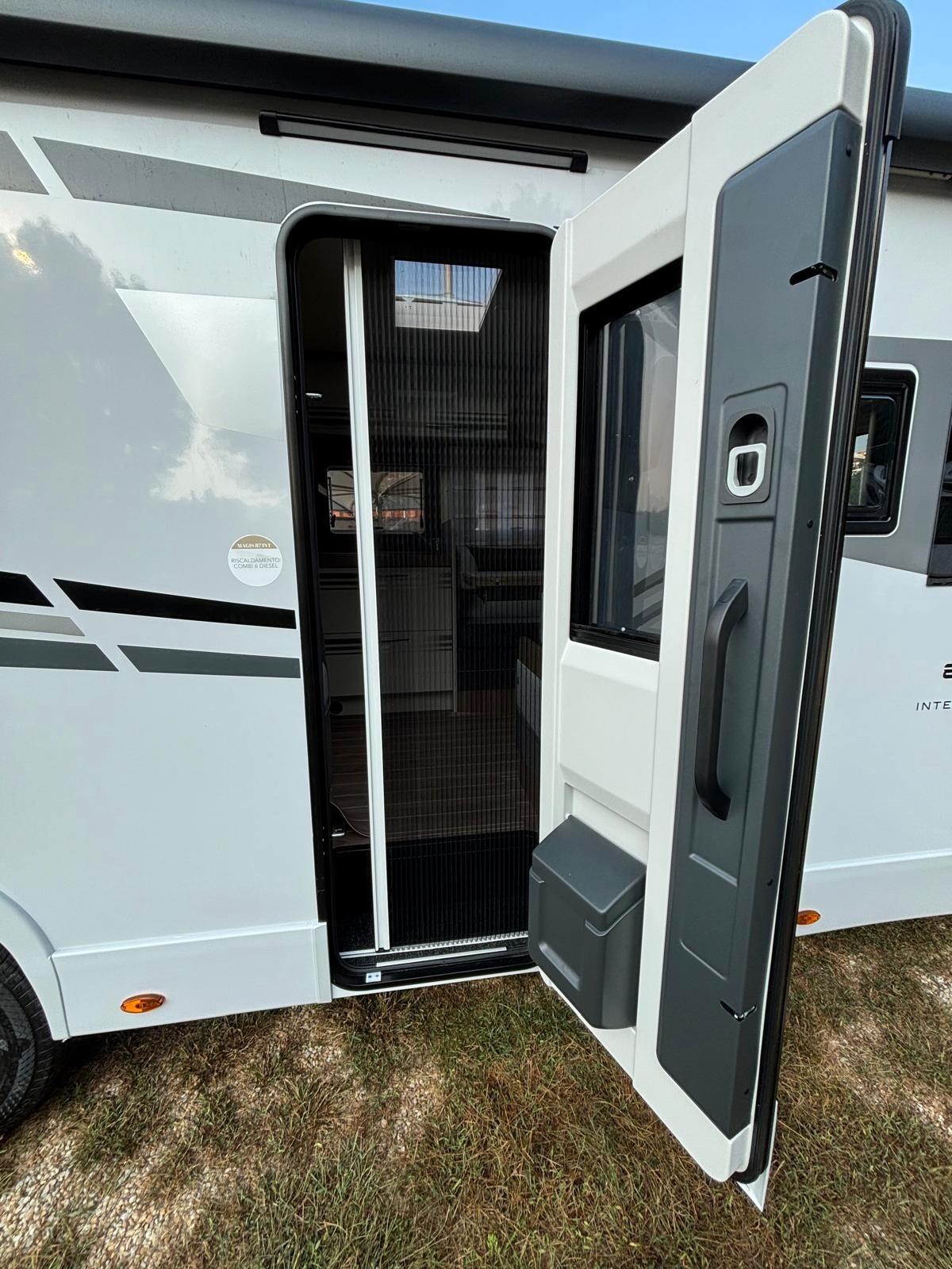 Ci International Horon 90M Sport camper